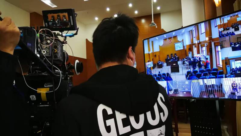 AI生成VS人工创意——资中县广告片拍摄公司的技术浪漫主义实践